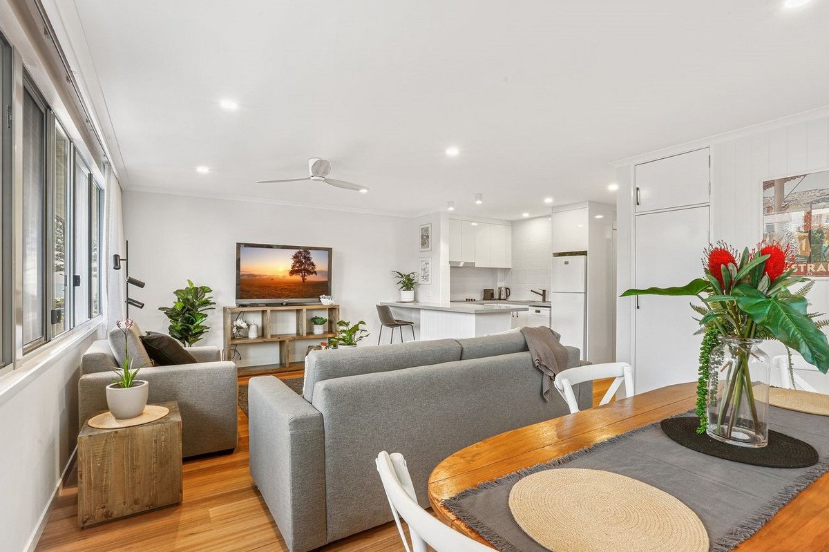 8/182 The Esplanade Burleigh Heads 1