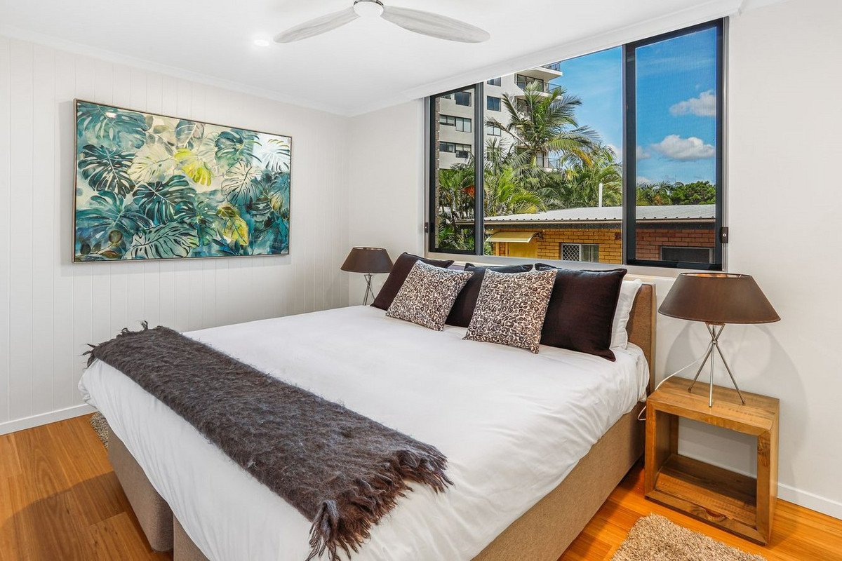 8/182 The Esplanade Burleigh Heads 2