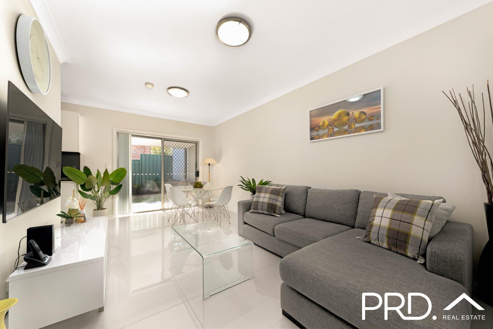 8/190 Lambeth Street PICNIC POINT 2