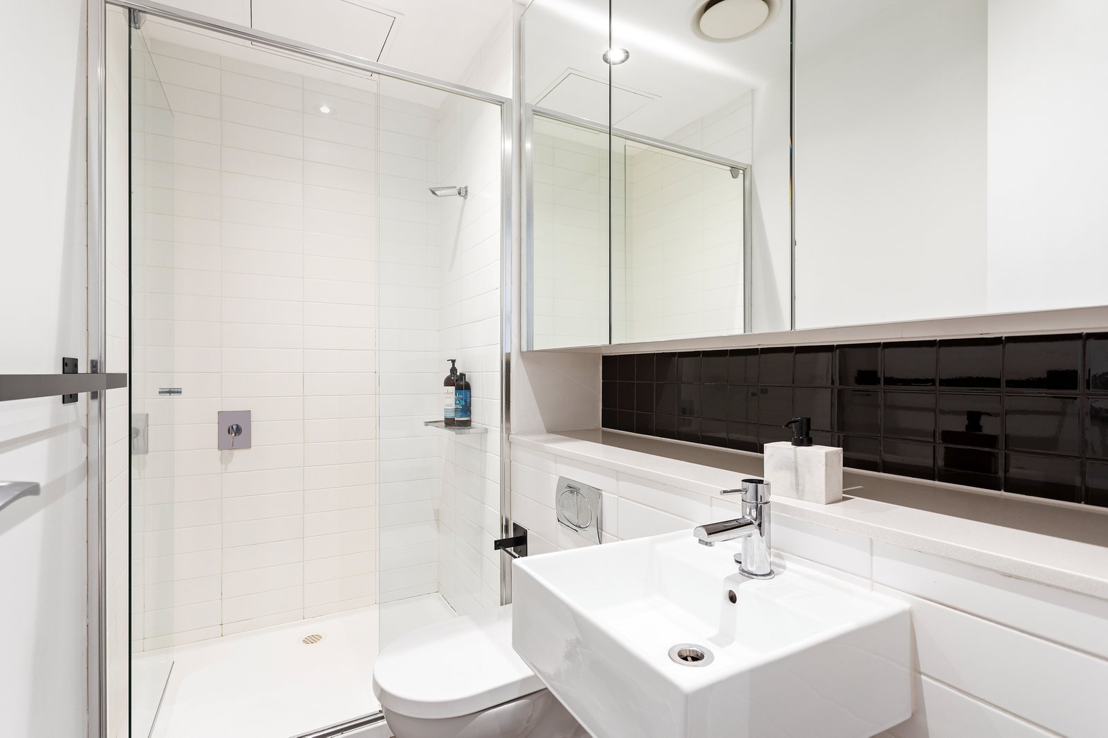 Real Estate and Property in 819/32 Bray Street, South Yarra, VIC