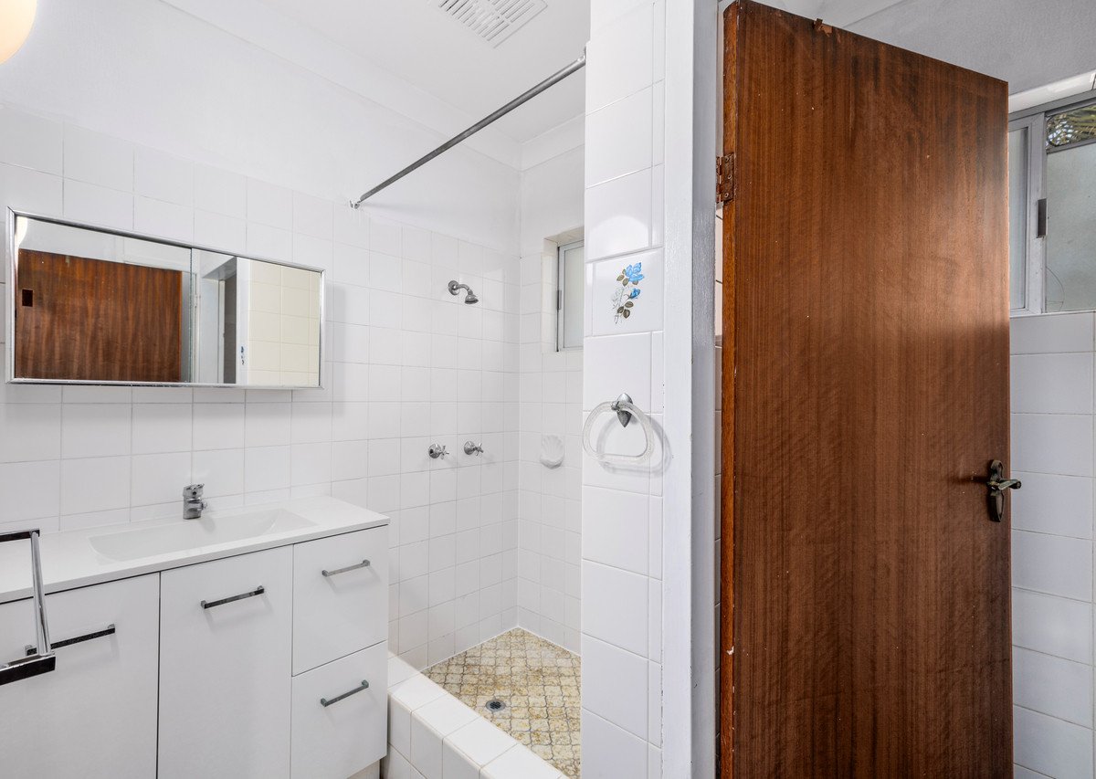 8/1947 Gold Coast Highway Burleigh Heads 9