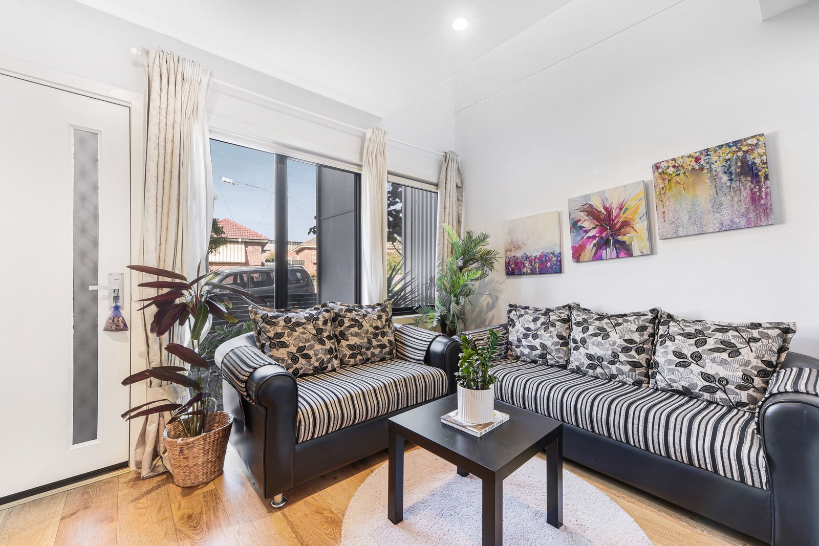 Gallery: 8/1A King George Parade