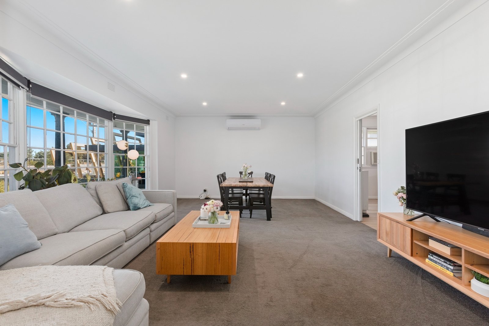 Gallery: 82 Beach Road