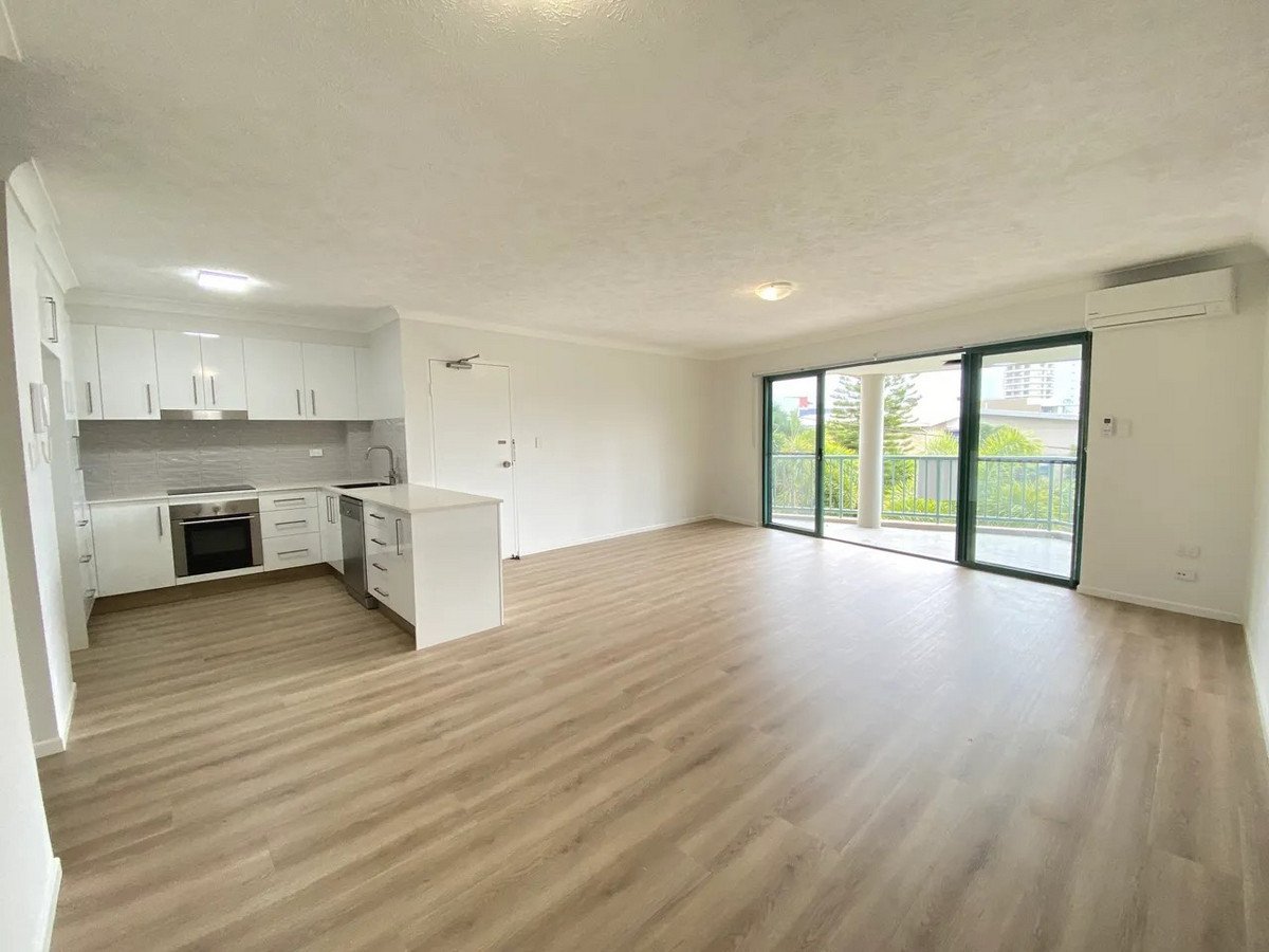 8/2 Brake Street BURLEIGH HEADS 4