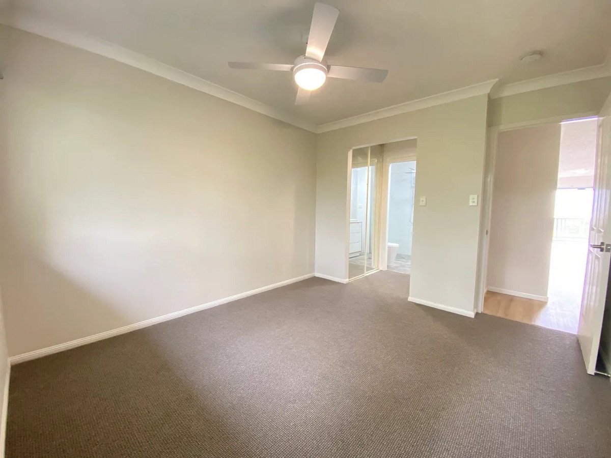 8/2 Brake Street BURLEIGH HEADS 6