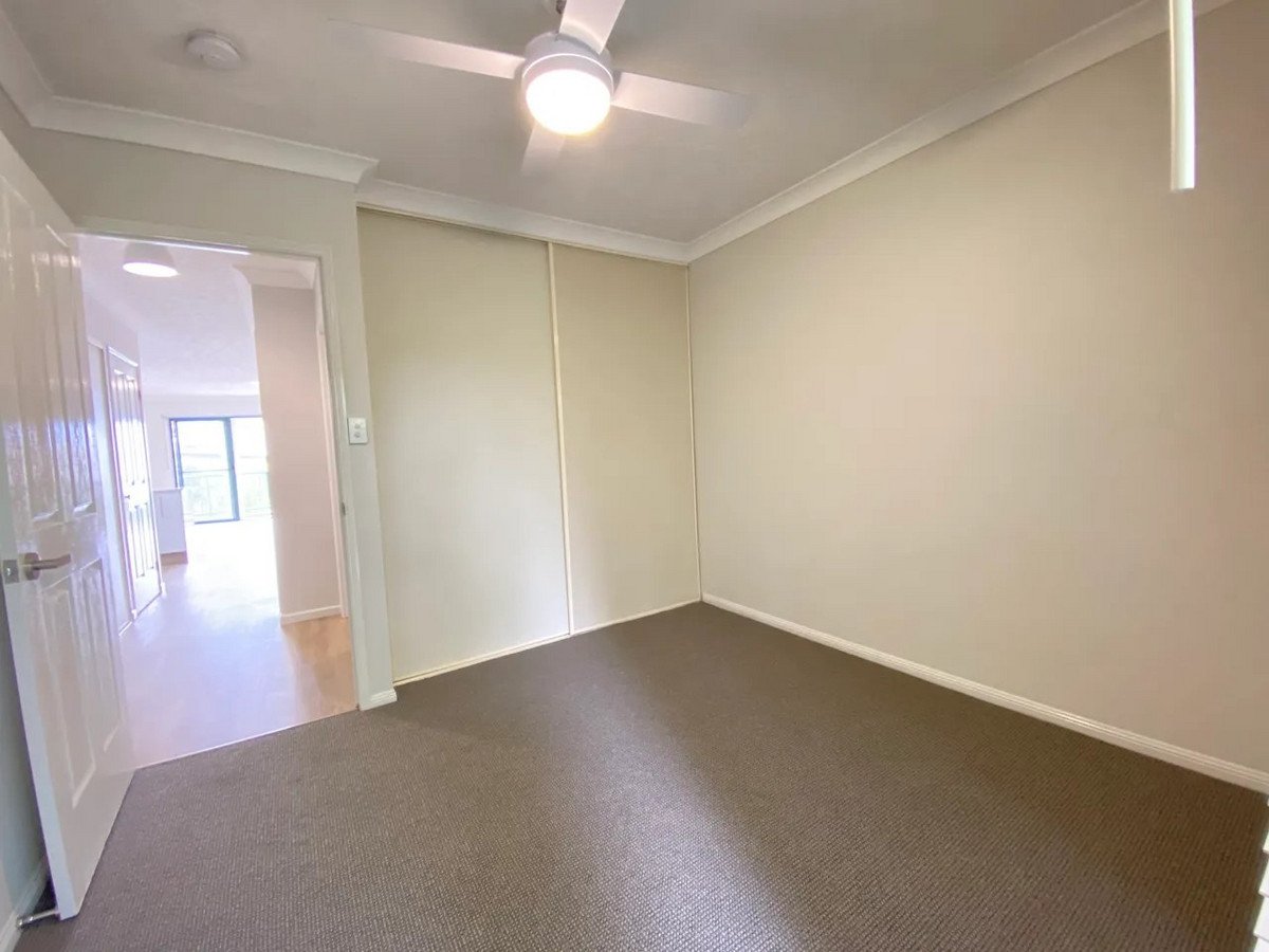 8/2 Brake Street BURLEIGH HEADS 10