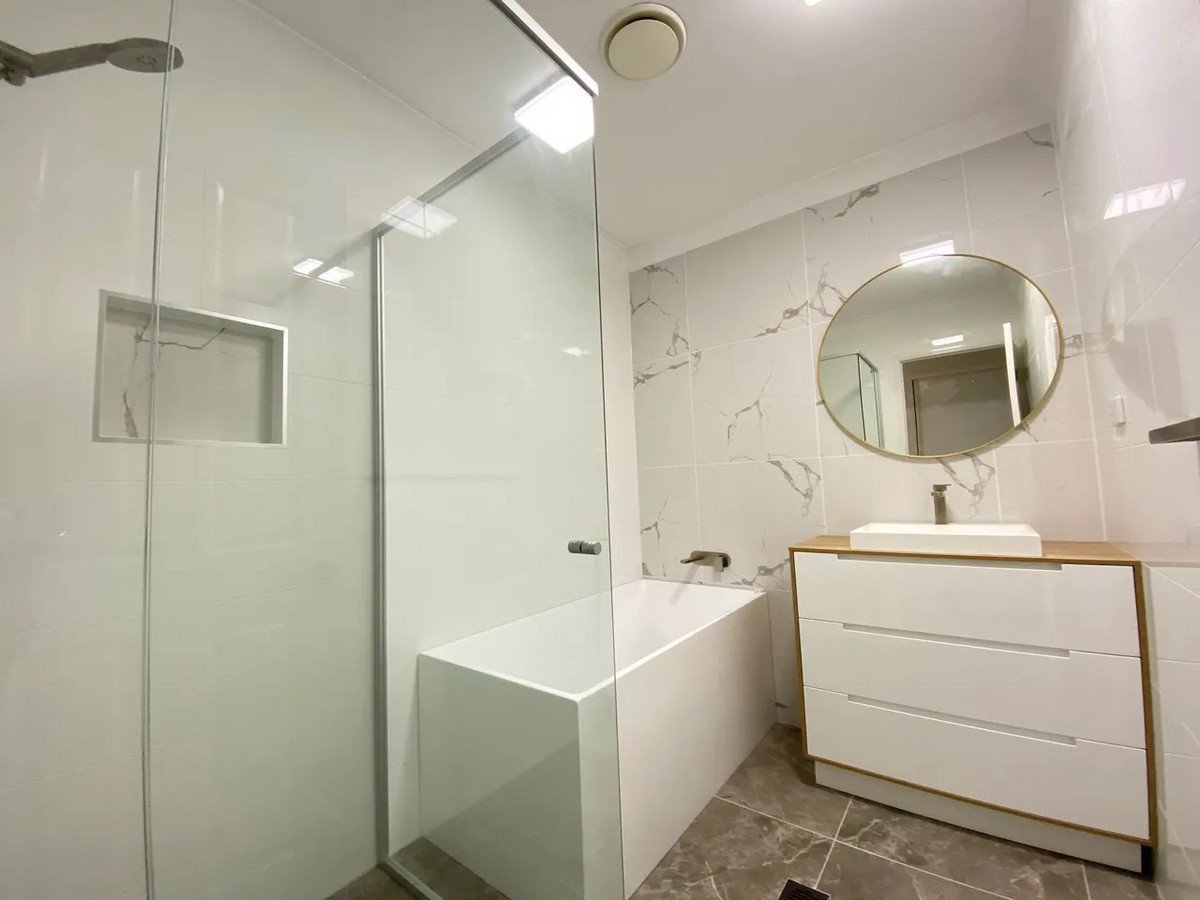8/2 Brake Street BURLEIGH HEADS 12