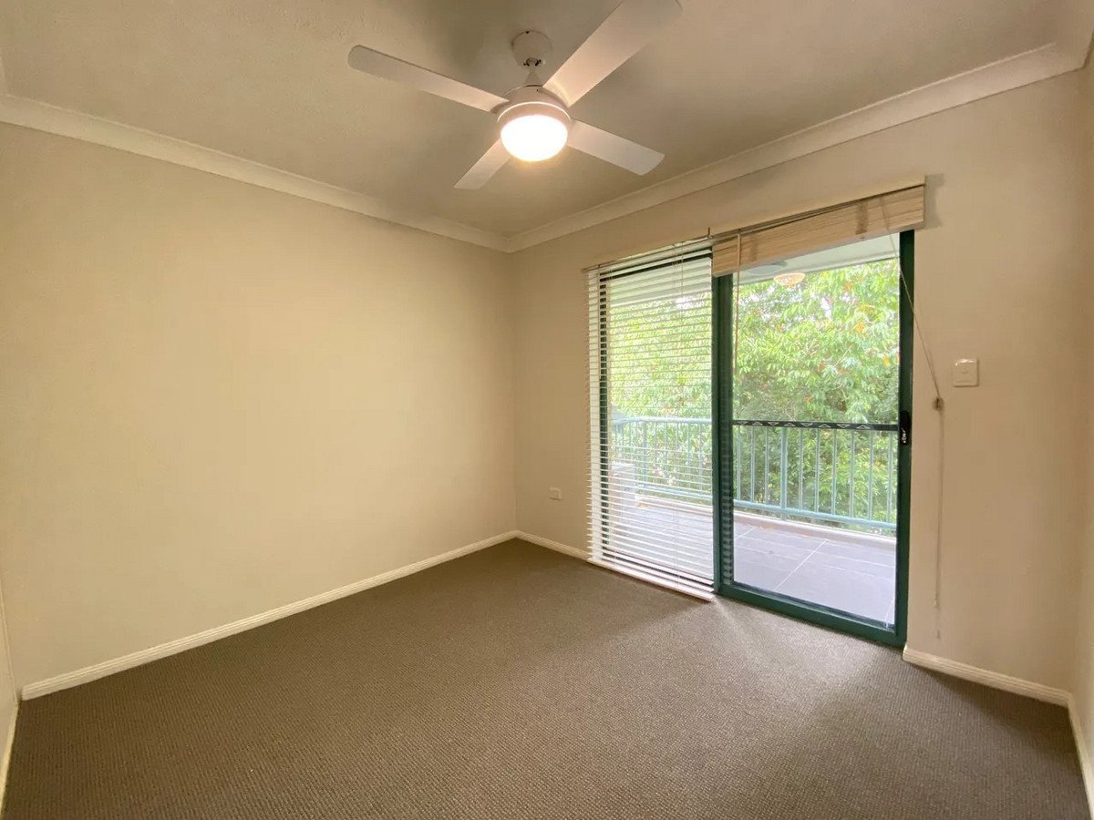 8/2 Brake Street BURLEIGH HEADS 11