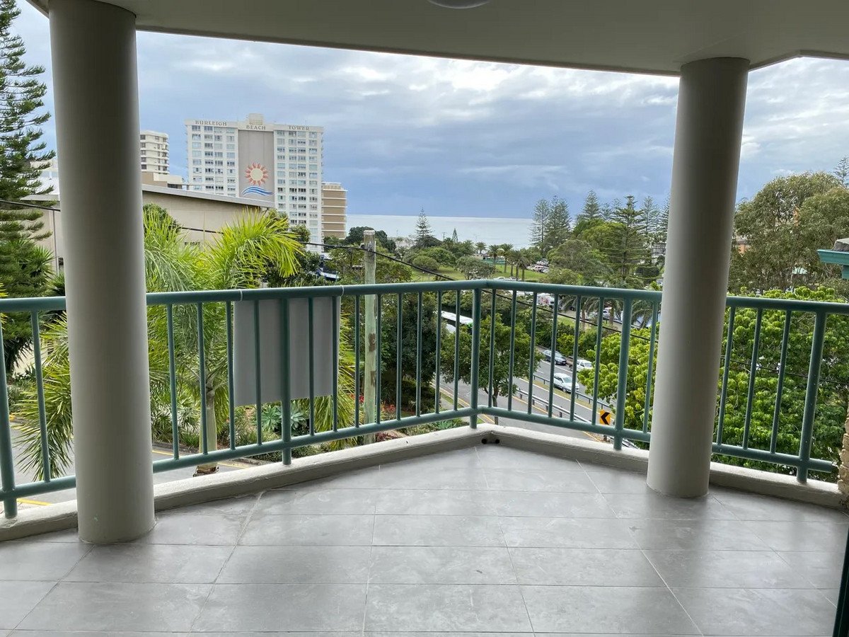 8/2 Brake Street BURLEIGH HEADS 13