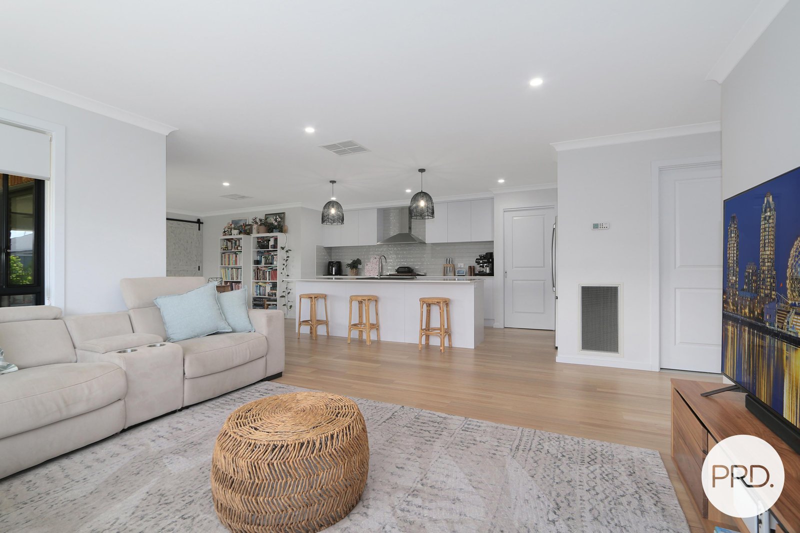 82 Cardiff Drive THURGOONA 9