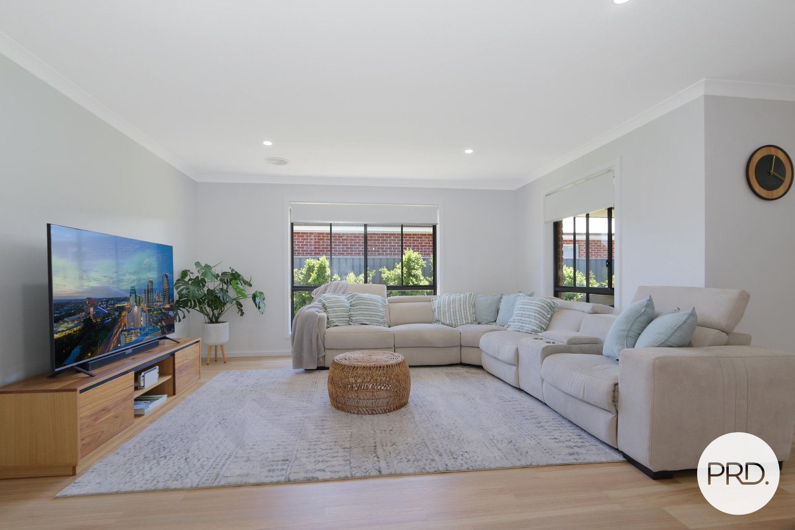 82 Cardiff Drive THURGOONA 10