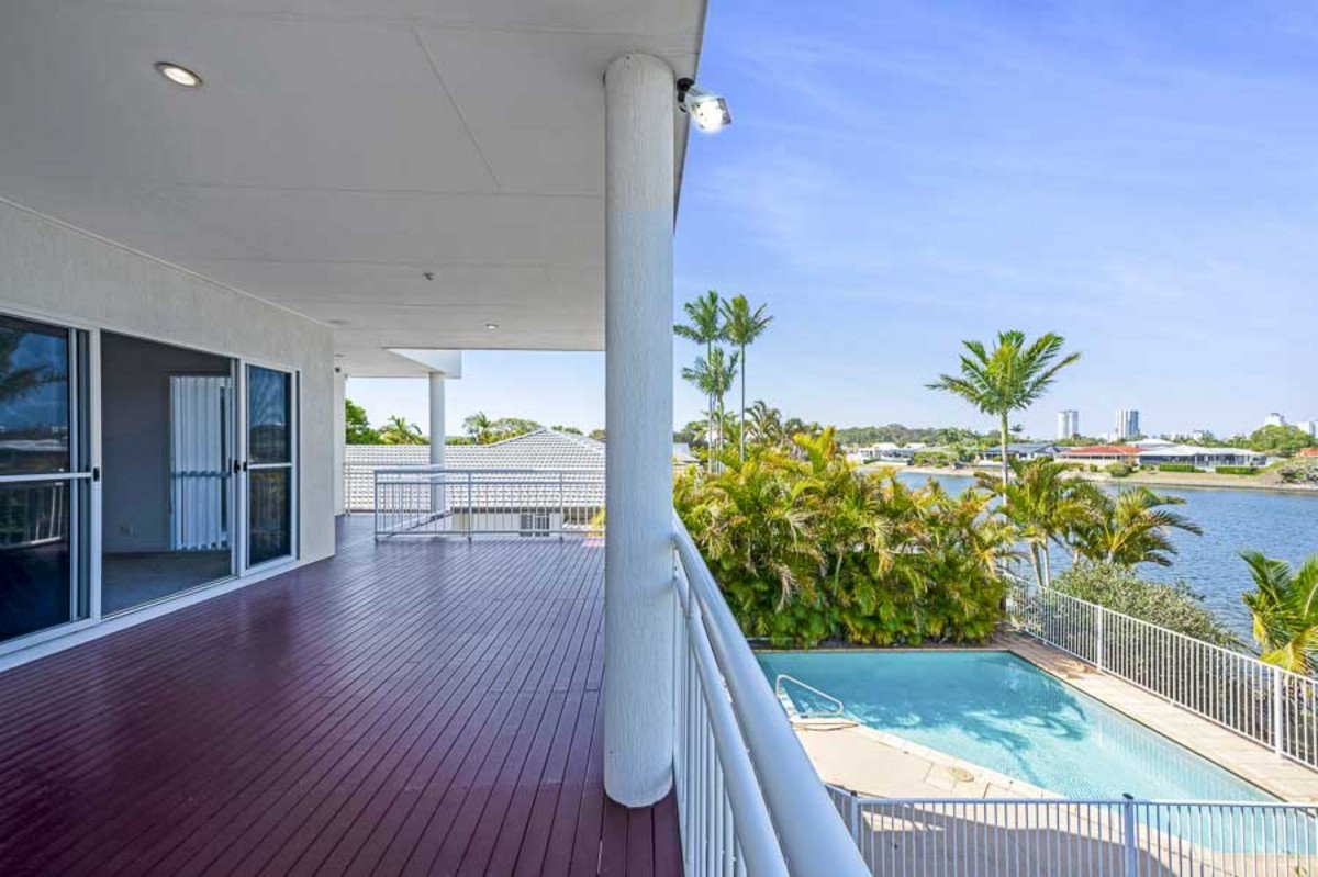 82 Dunlin Drive BURLEIGH WATERS 1