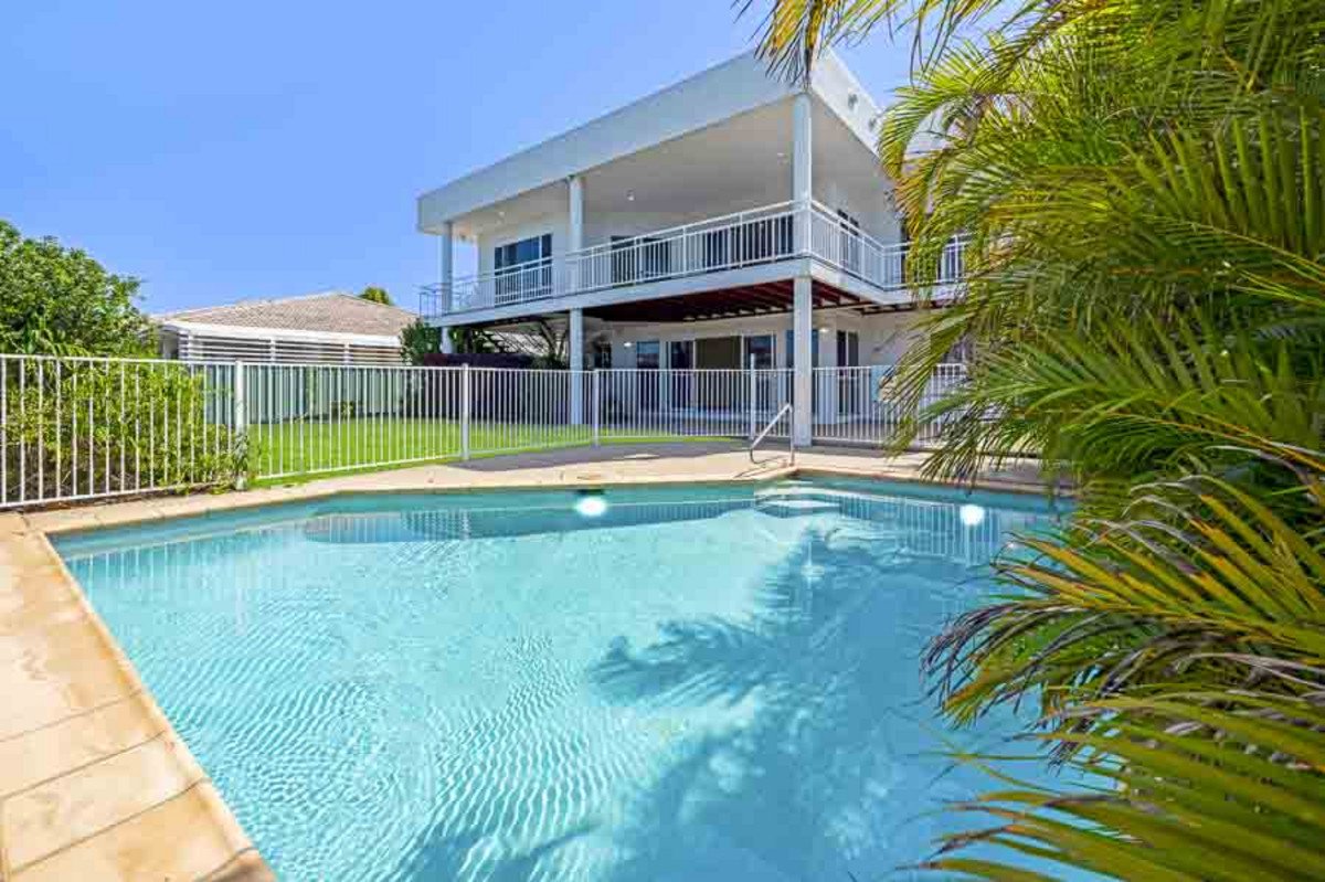 82 Dunlin Drive BURLEIGH WATERS 2
