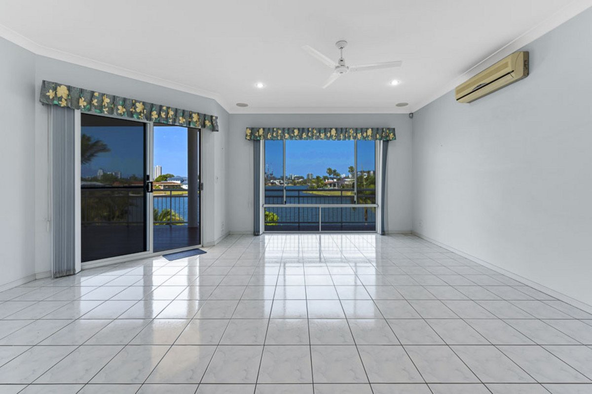82 Dunlin Drive BURLEIGH WATERS 7