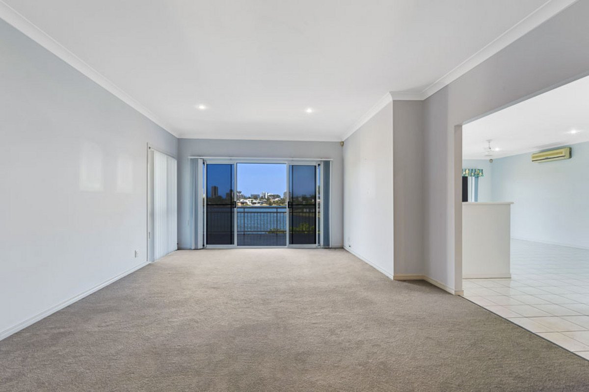 82 Dunlin Drive BURLEIGH WATERS 8