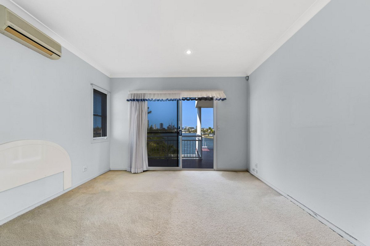 82 Dunlin Drive BURLEIGH WATERS 9