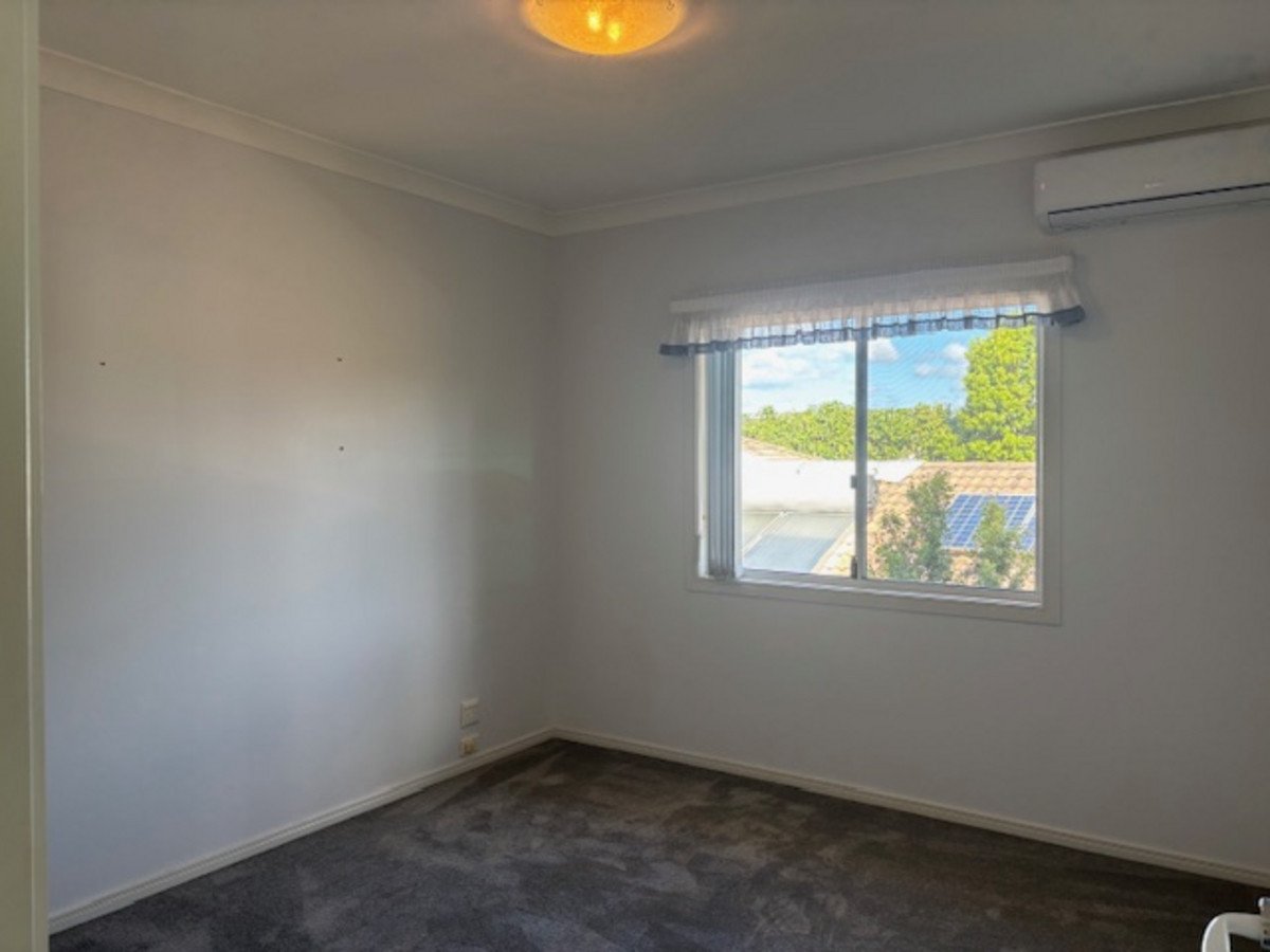 82 Dunlin Drive BURLEIGH WATERS 10