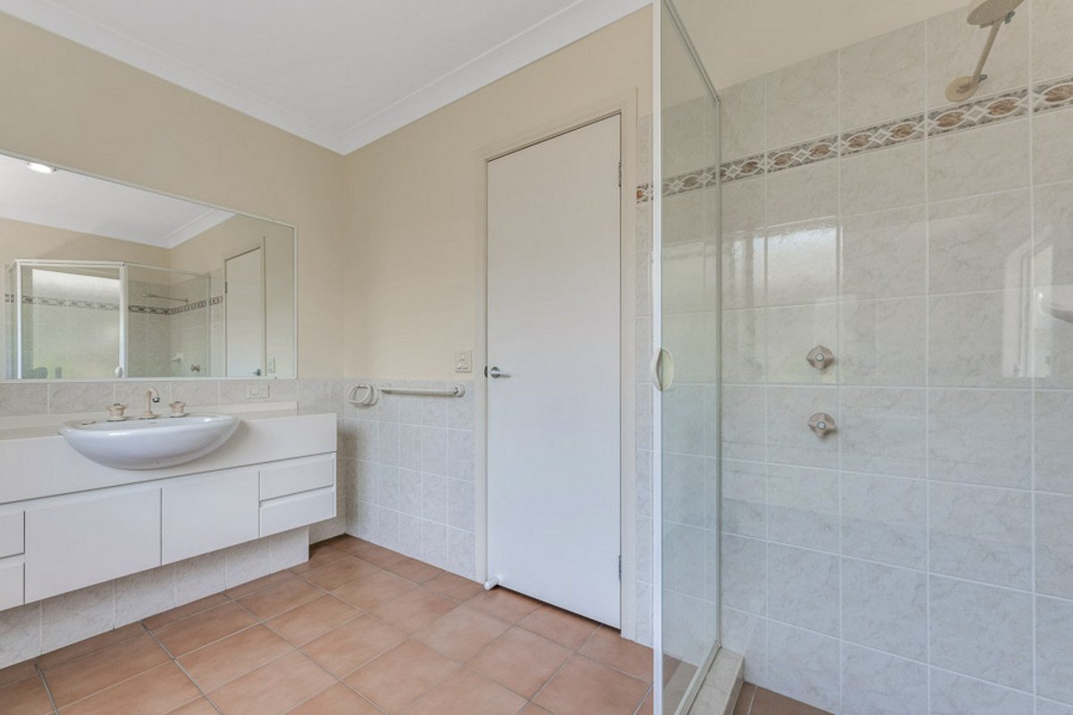 82 Dunlin Drive BURLEIGH WATERS 14