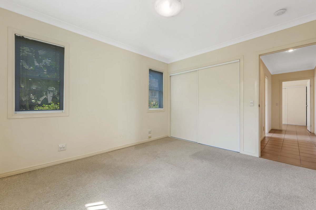 82 Dunlin Drive BURLEIGH WATERS 15