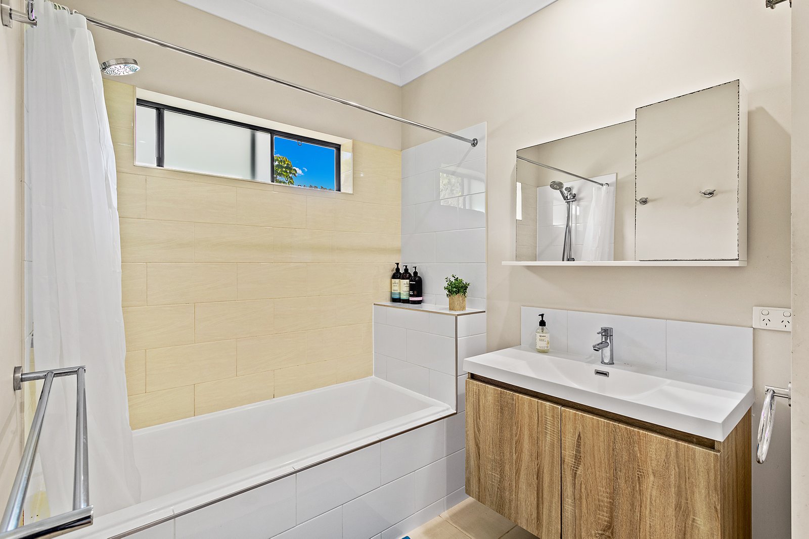 82 Gillies Road STRATHDICKIE 10