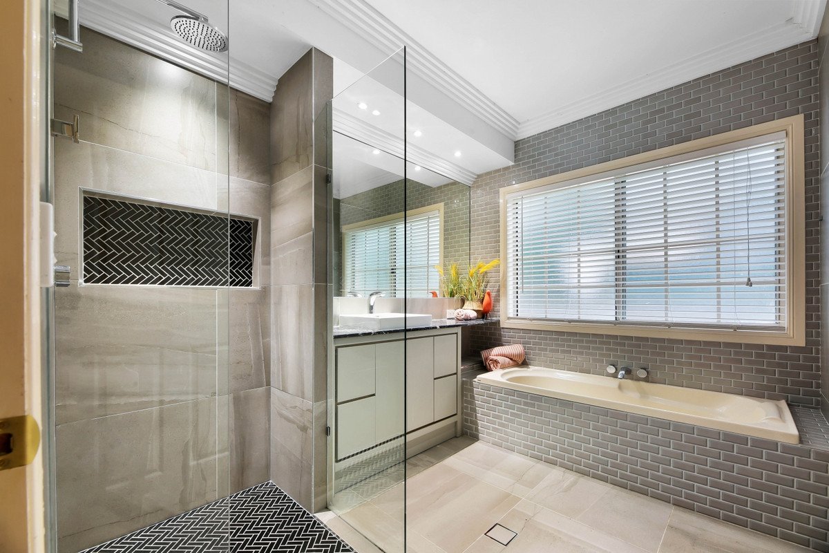 82 Glenmore Drive Bonogin 21