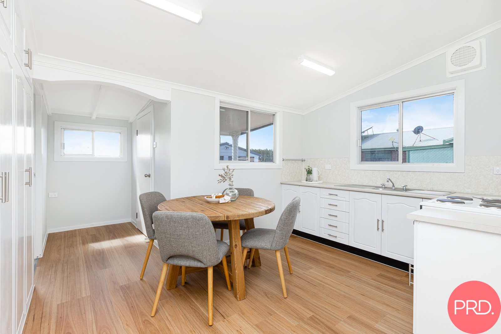 82 New England Highway LOCHINVAR 6