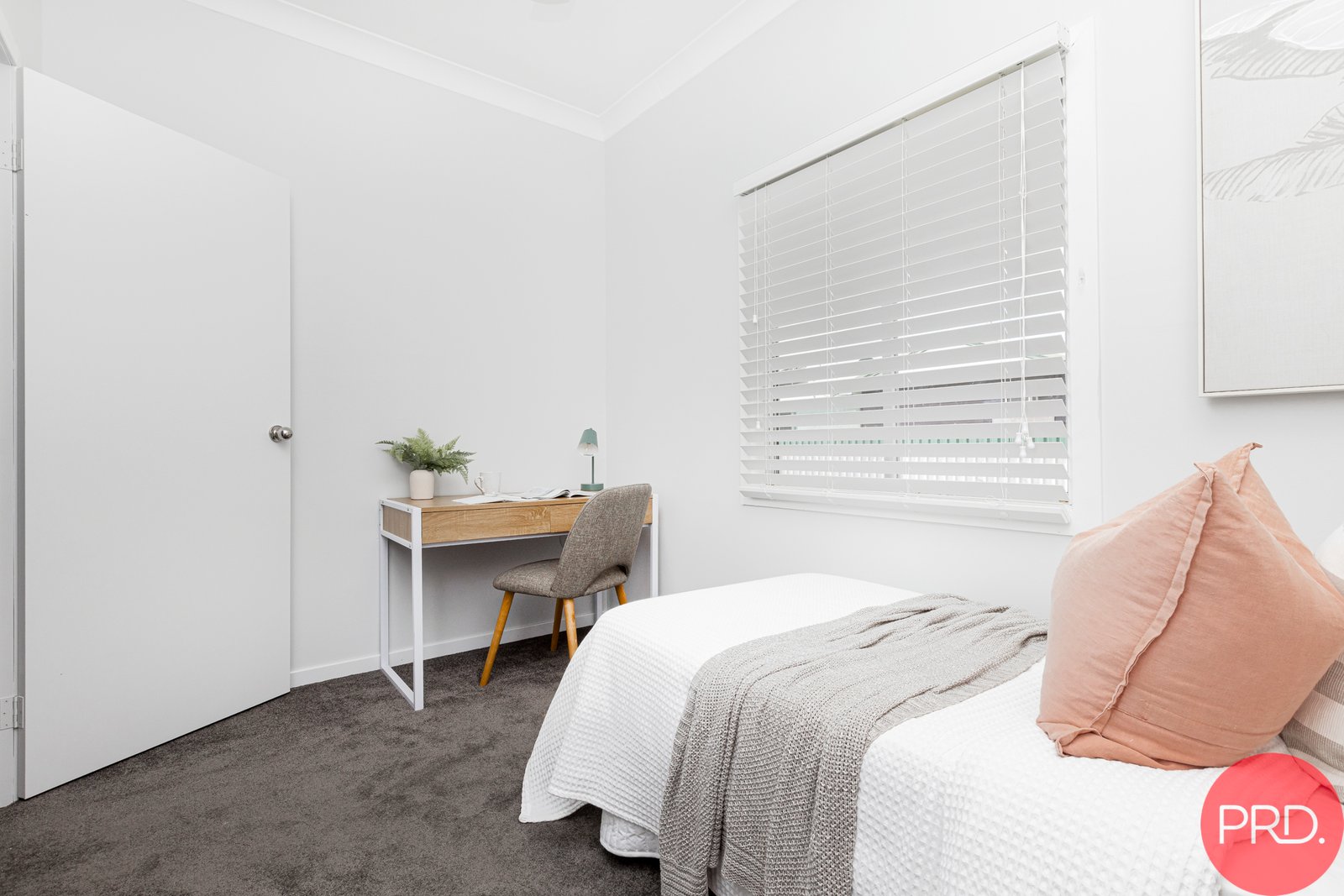 82 New England Highway LOCHINVAR 12