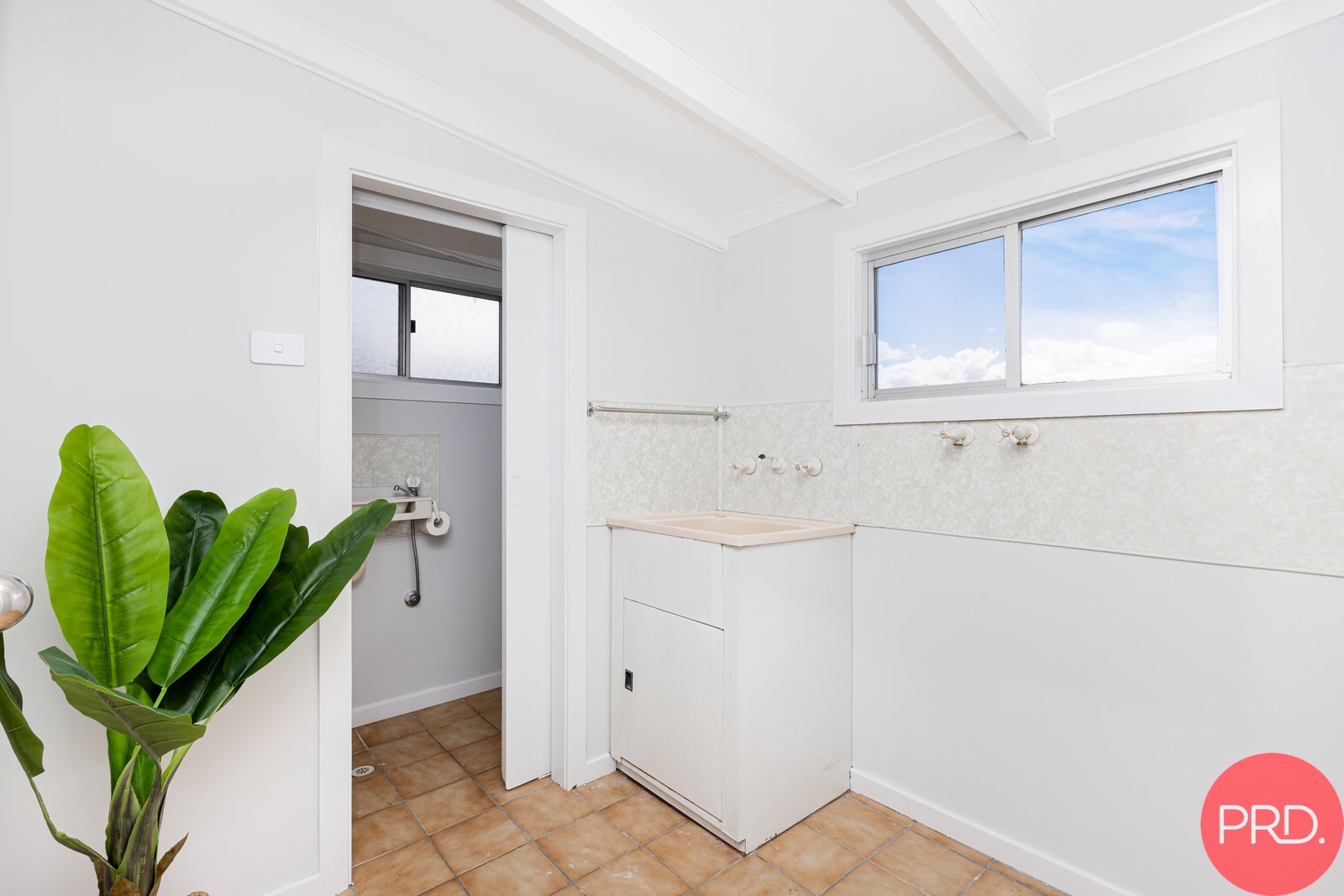 82 New England Highway LOCHINVAR 24