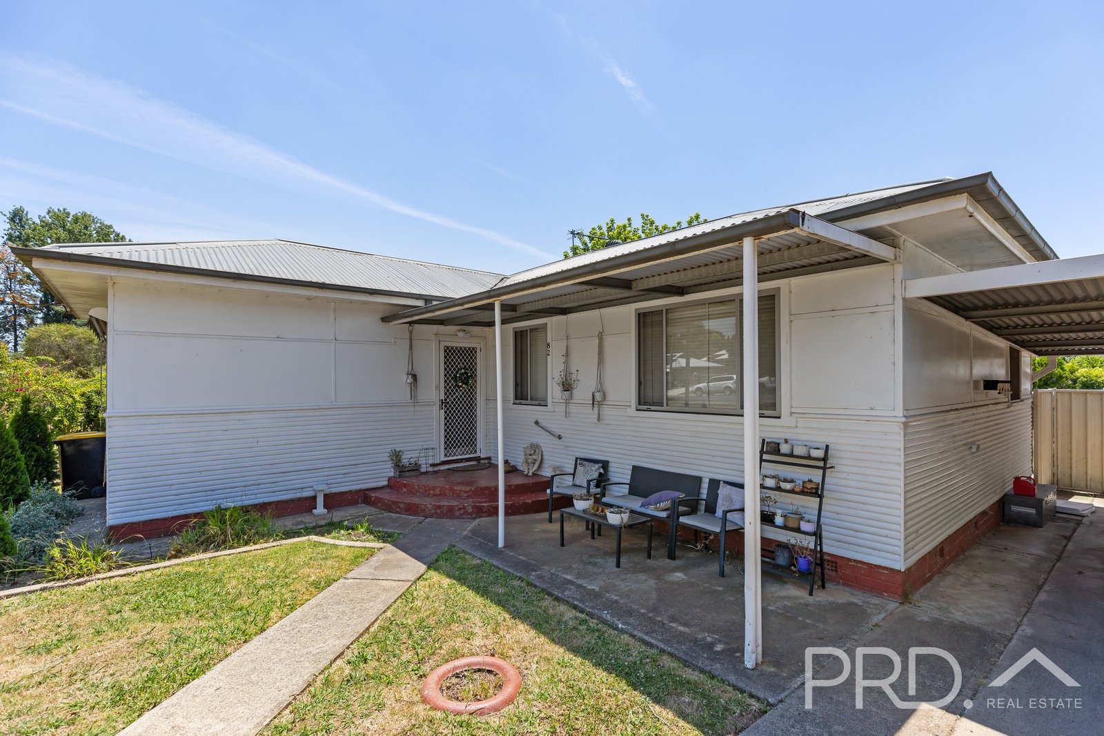 82 Russell Street TUMUT 9