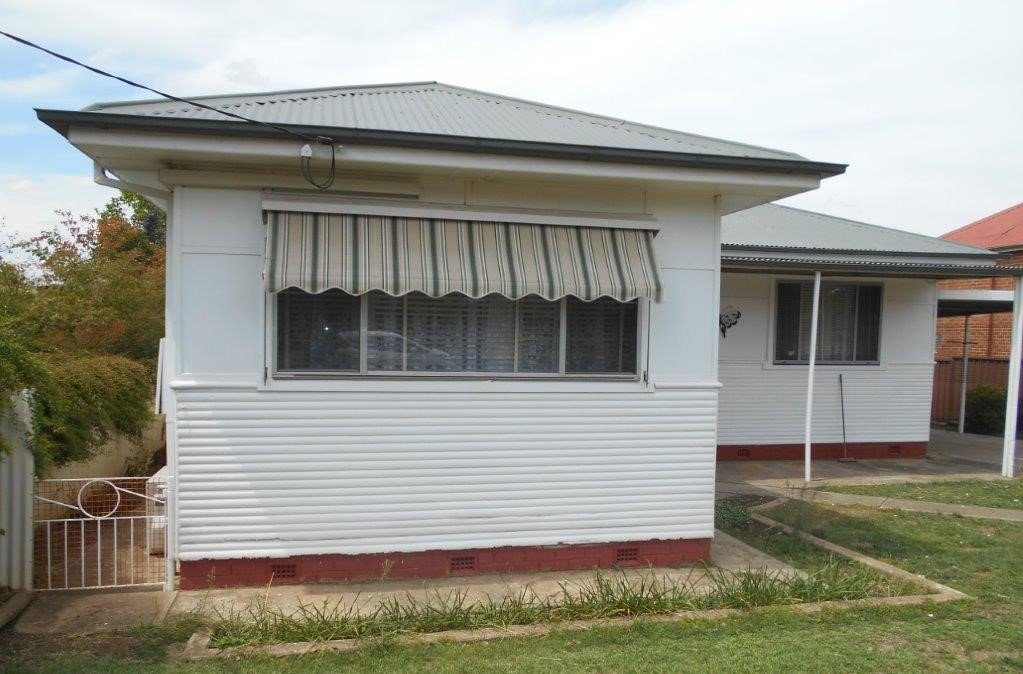 82 Russell Street TUMUT 3