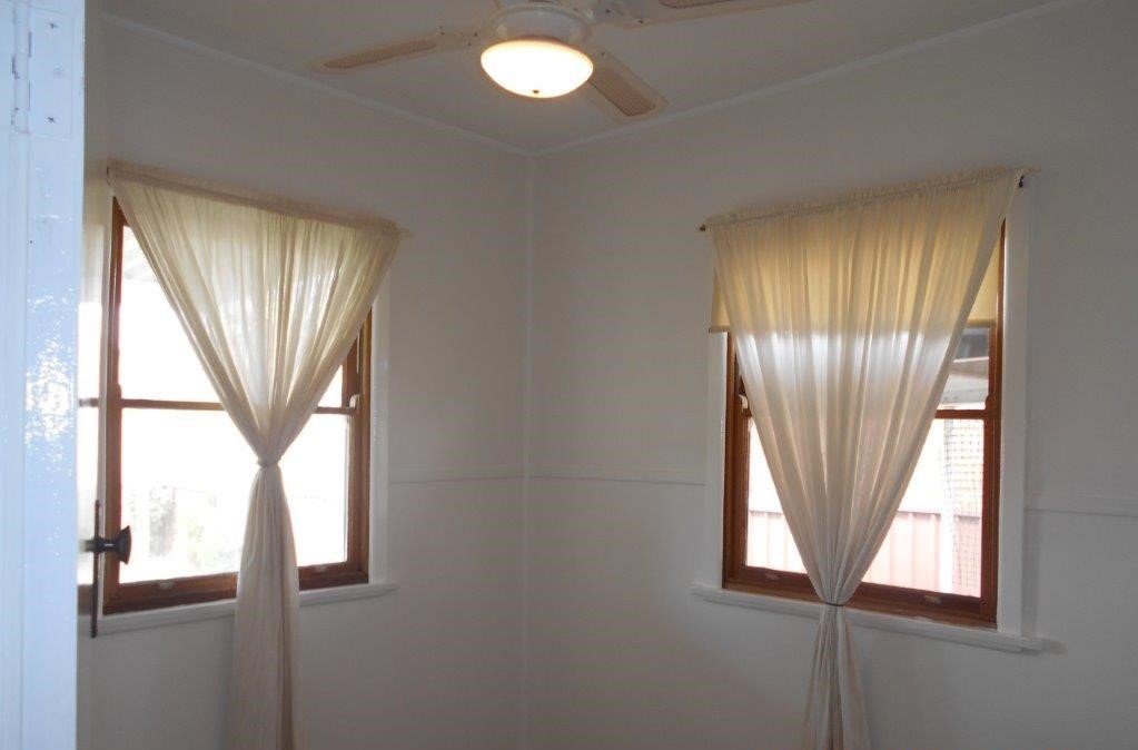 82 Russell Street TUMUT 11