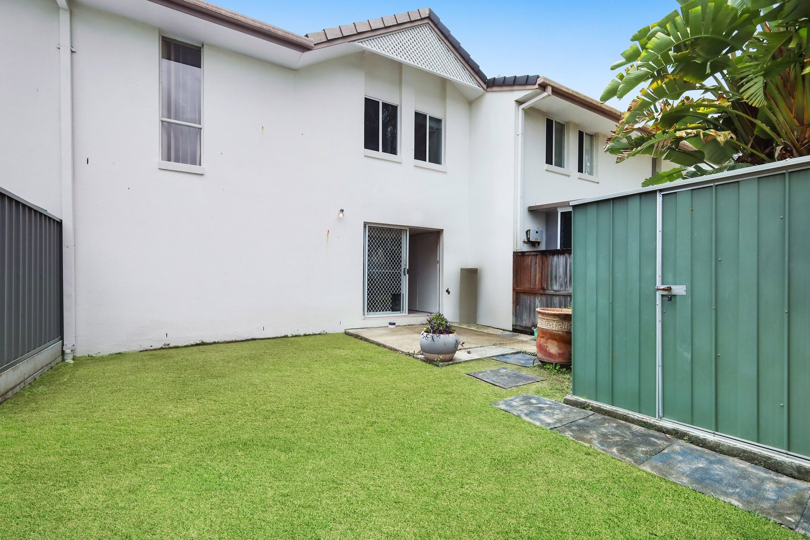 8/2 St Kevins Avenue BENOWA 10