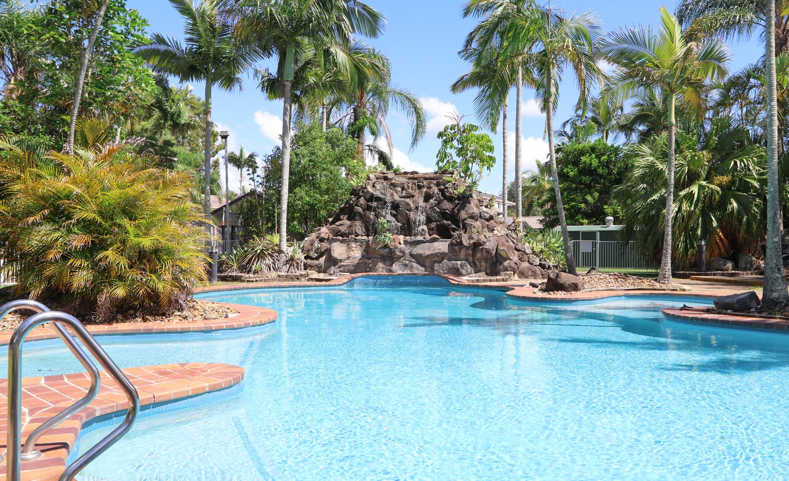 8/2 St Kevins Avenue BENOWA 12