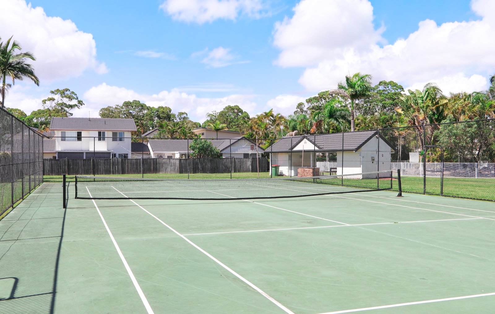 8/2 St Kevins Avenue BENOWA 14