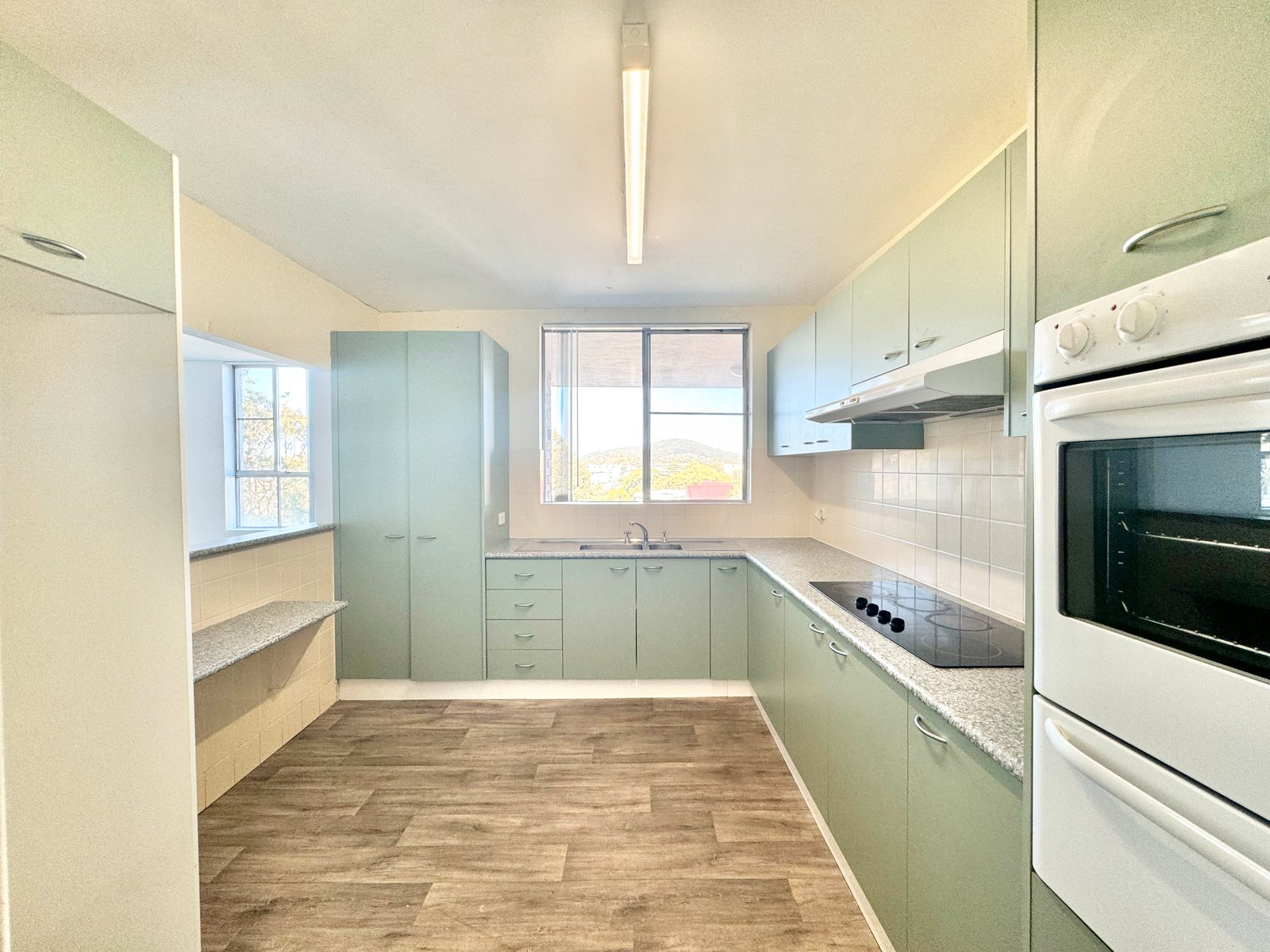 8/2 Thurlow Avenue NELSON BAY 9