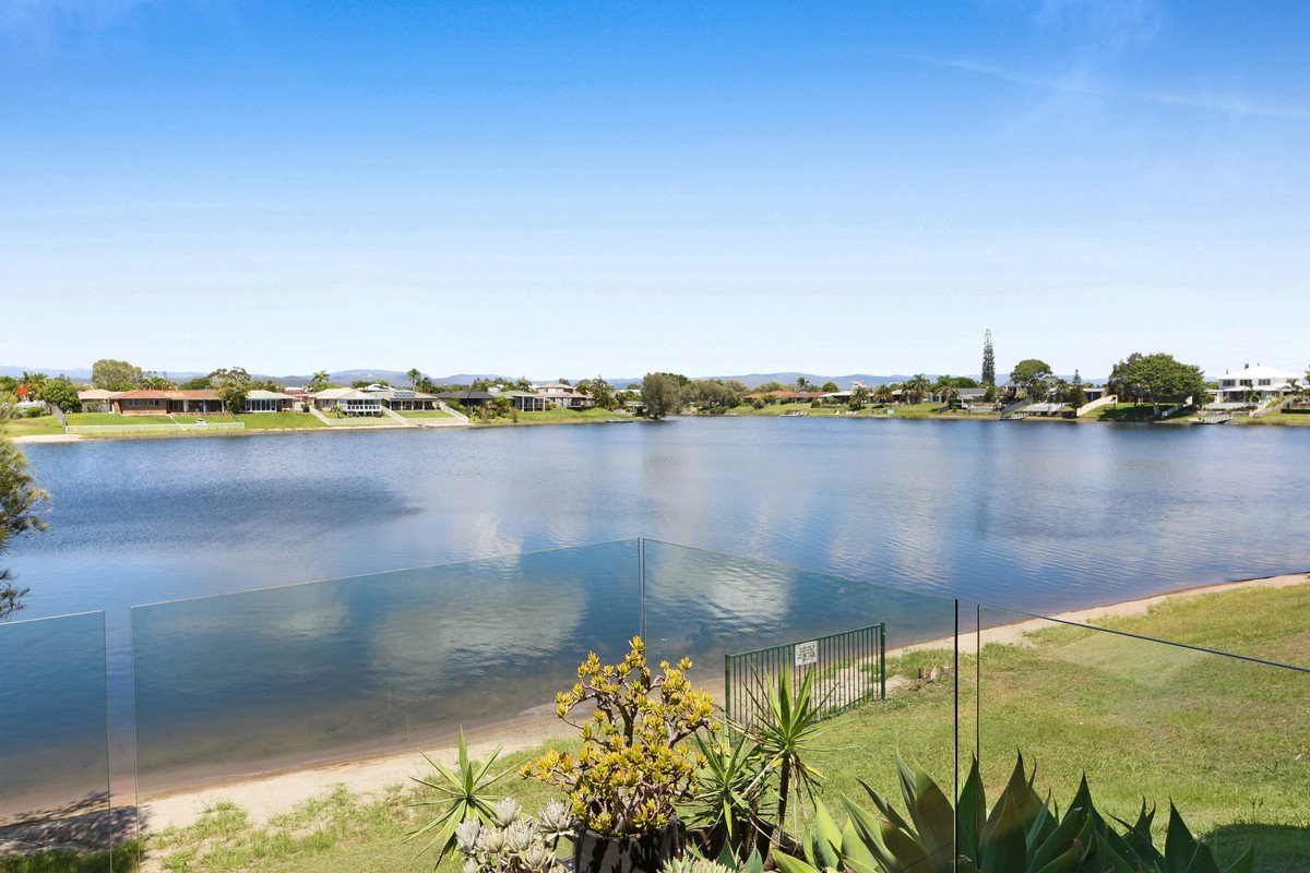 8/20-24 Barbet Place Burleigh Waters 9