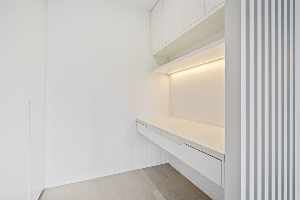 8/20 Executive Drive Burleigh Waters 11