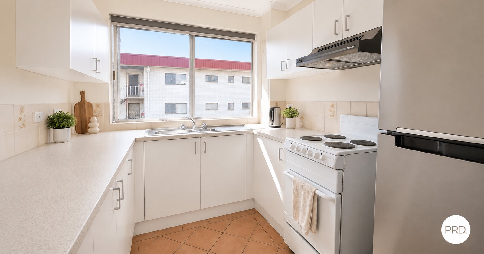 8/210 Scarborough Street SOUTHPORT 4
