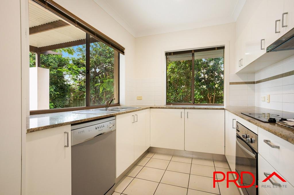 8/215 Benowa Road BENOWA 4