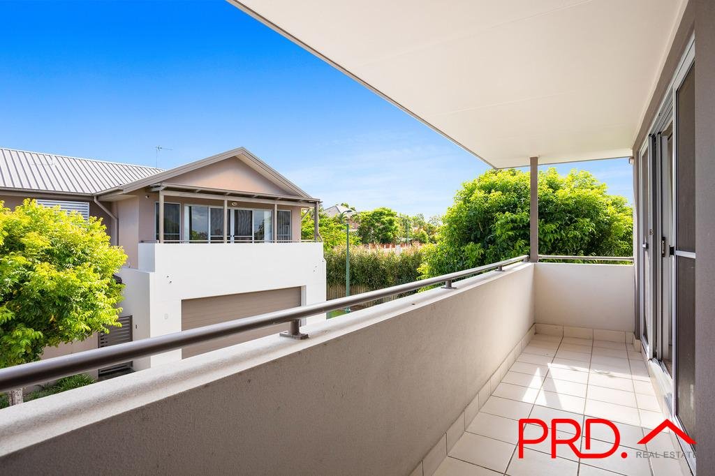 8/215 Benowa Road BENOWA 6