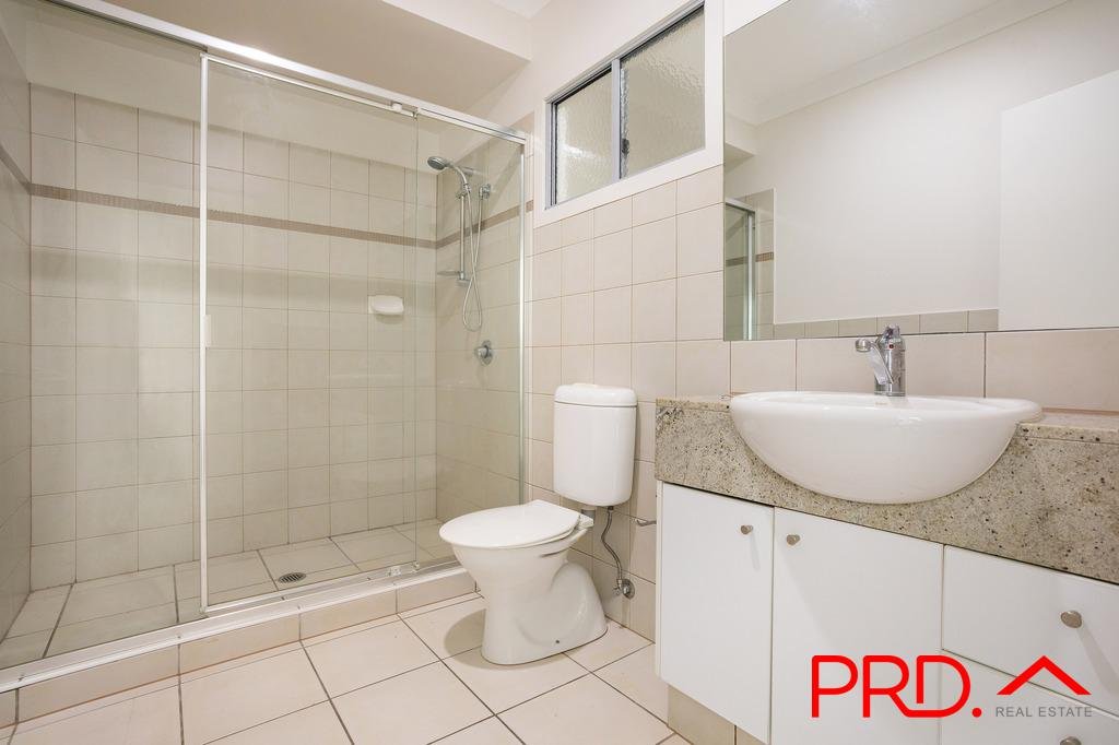 8/215 Benowa Road BENOWA 9