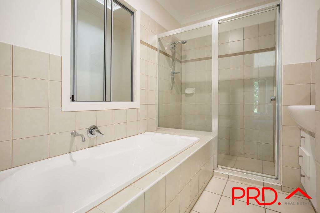 8/215 Benowa Road BENOWA 10