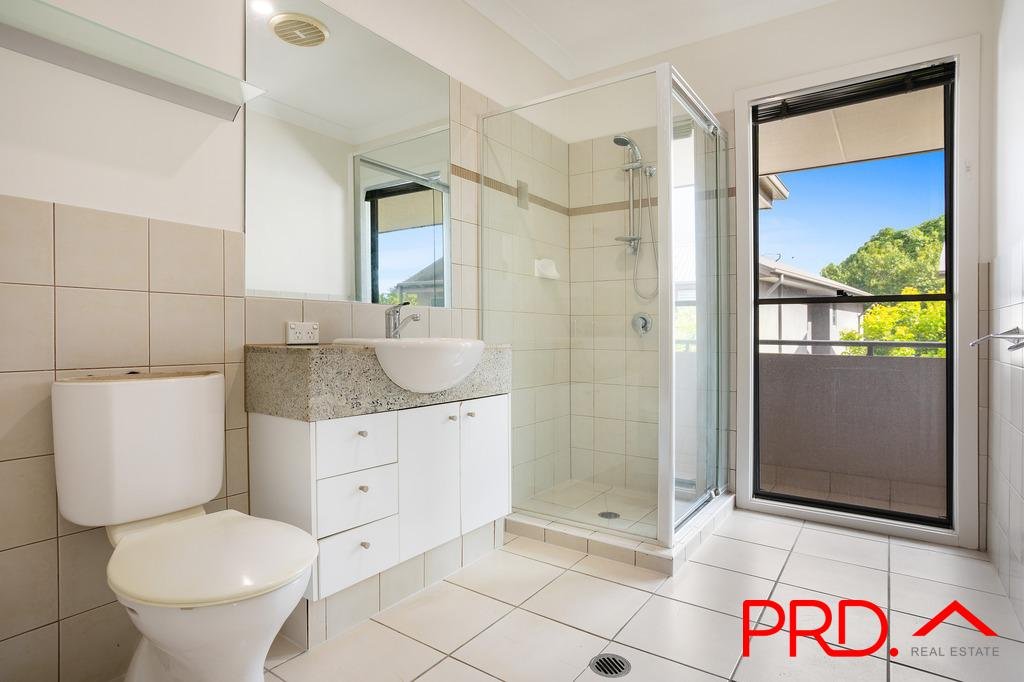 8/215 Benowa Road BENOWA 11