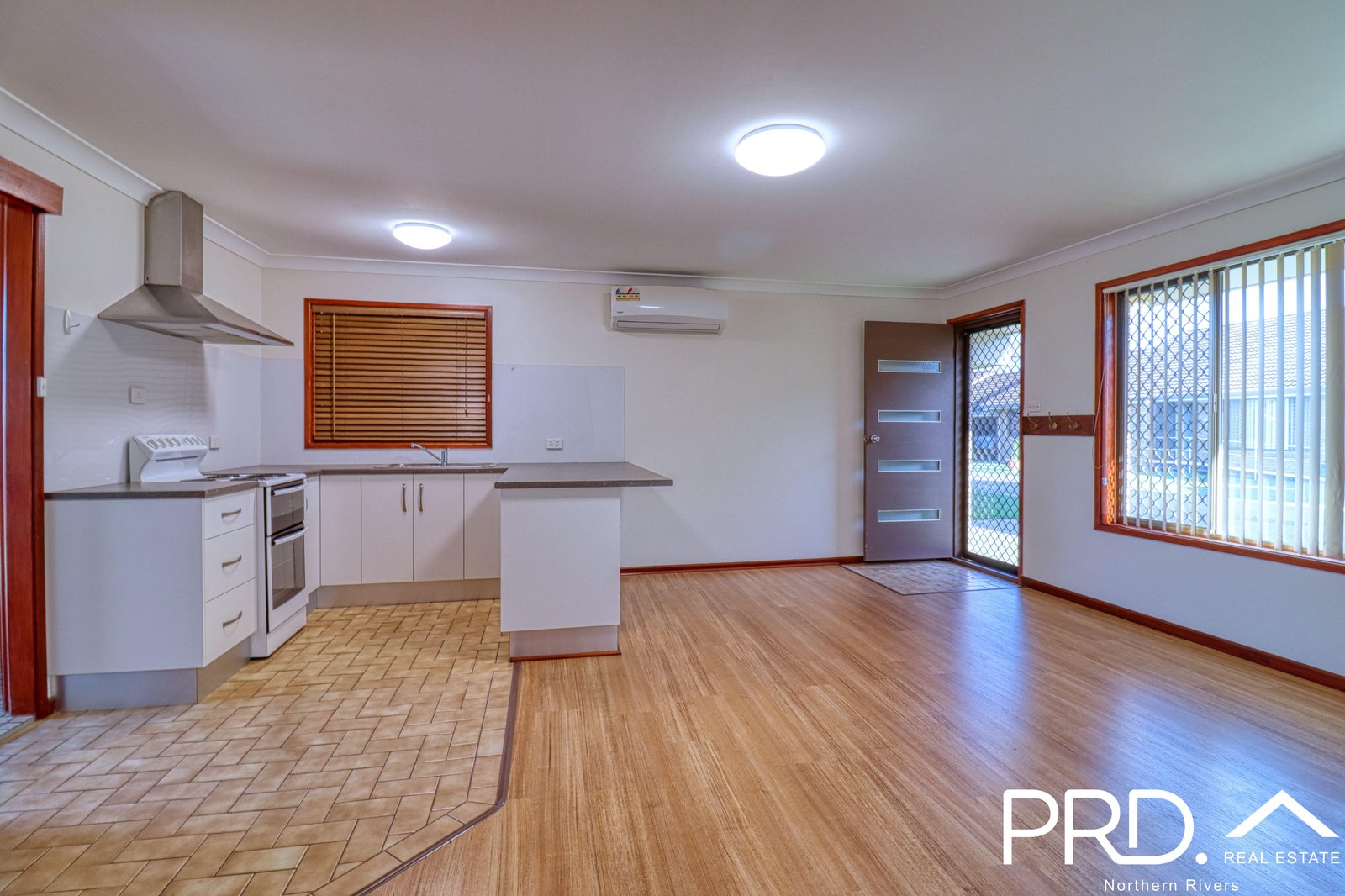 8/22 East Street CASINO 3