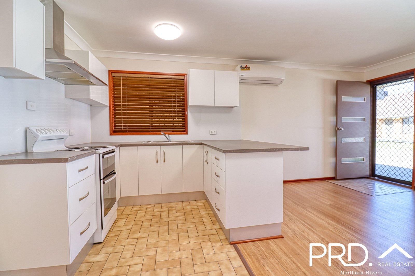 8/22 East Street CASINO 5