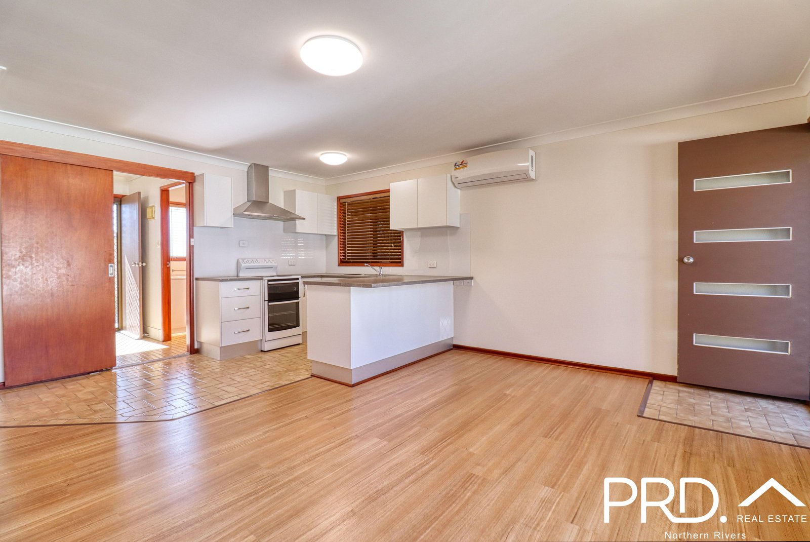 8/22 East Street CASINO 3