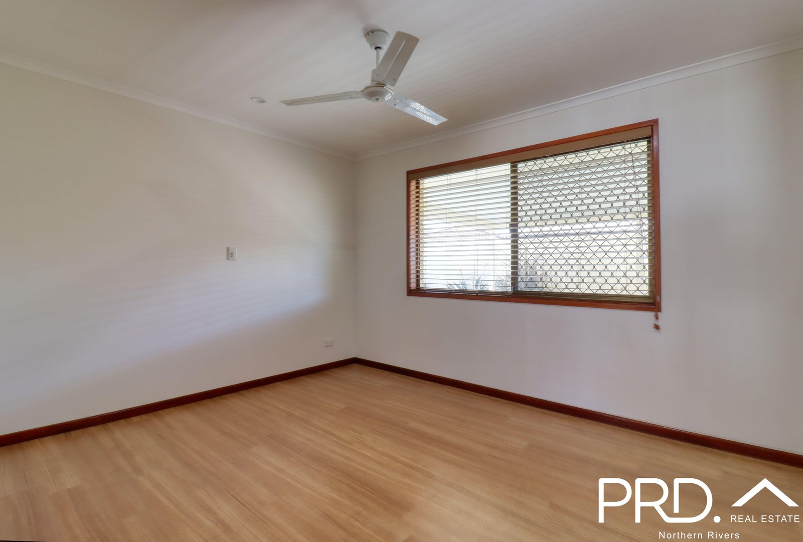 8/22 East Street CASINO 10