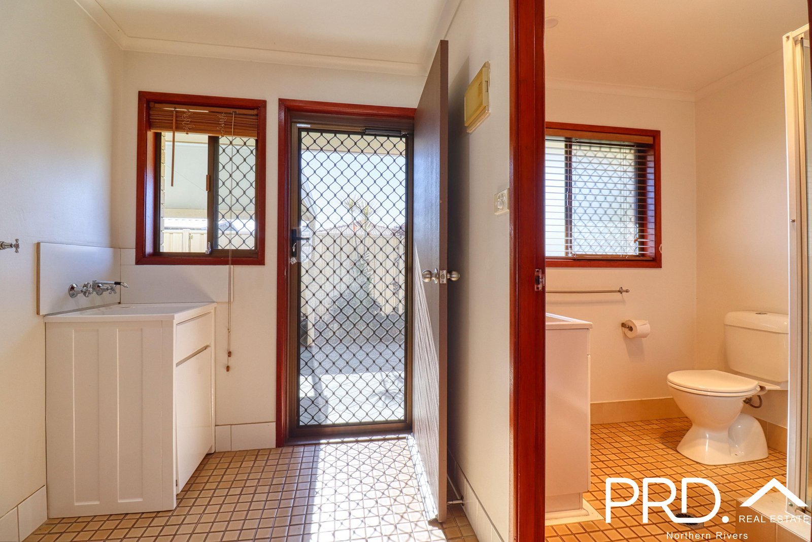 8/22 East Street CASINO 12