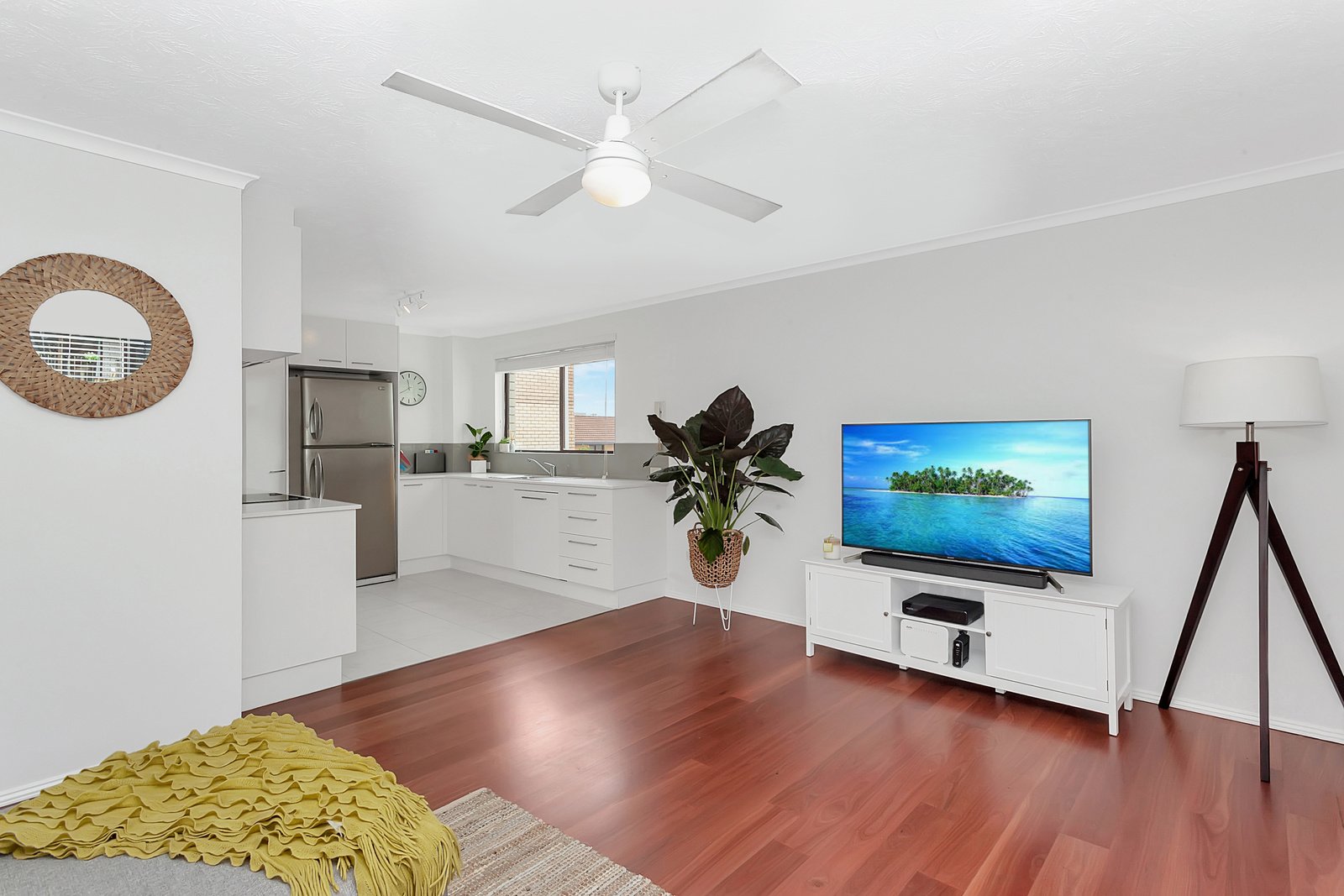8/2269 Gold Coast Highway MERMAID BEACH 1