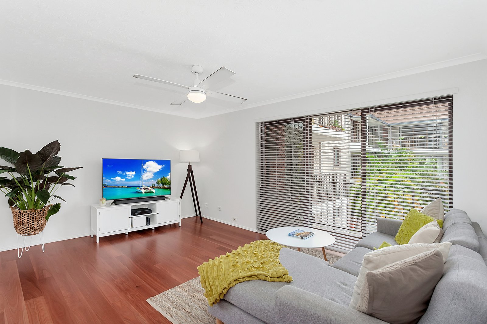 8/2269 Gold Coast Highway MERMAID BEACH 6